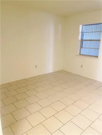 $950 | 2300 Pasadena Avenue, Unit 305, Metairie, LA 70001