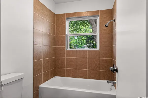 $875 | 600 Gentleman Road, Unit 1, Balcones Heights, TX 78201