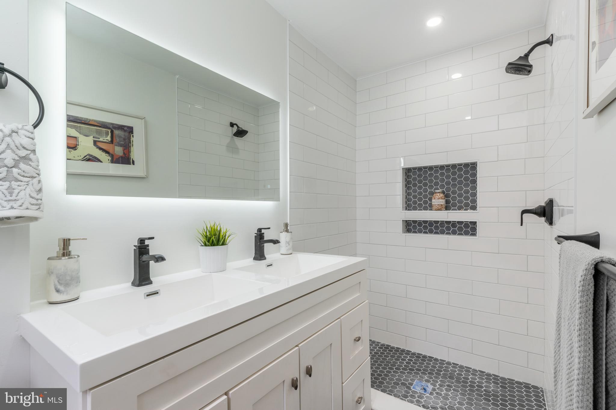 7814 Haines Road Cheltenham, PA 19012 - Photo 22 of 47 Ensuite Bath