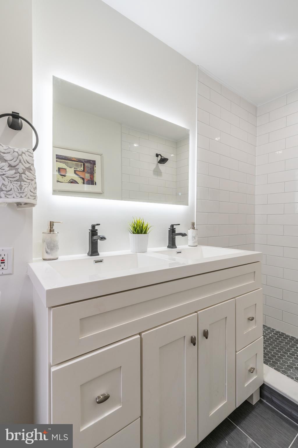 7814 Haines Road Cheltenham, PA 19012 - Photo 23 of 47 Ensuite Bath