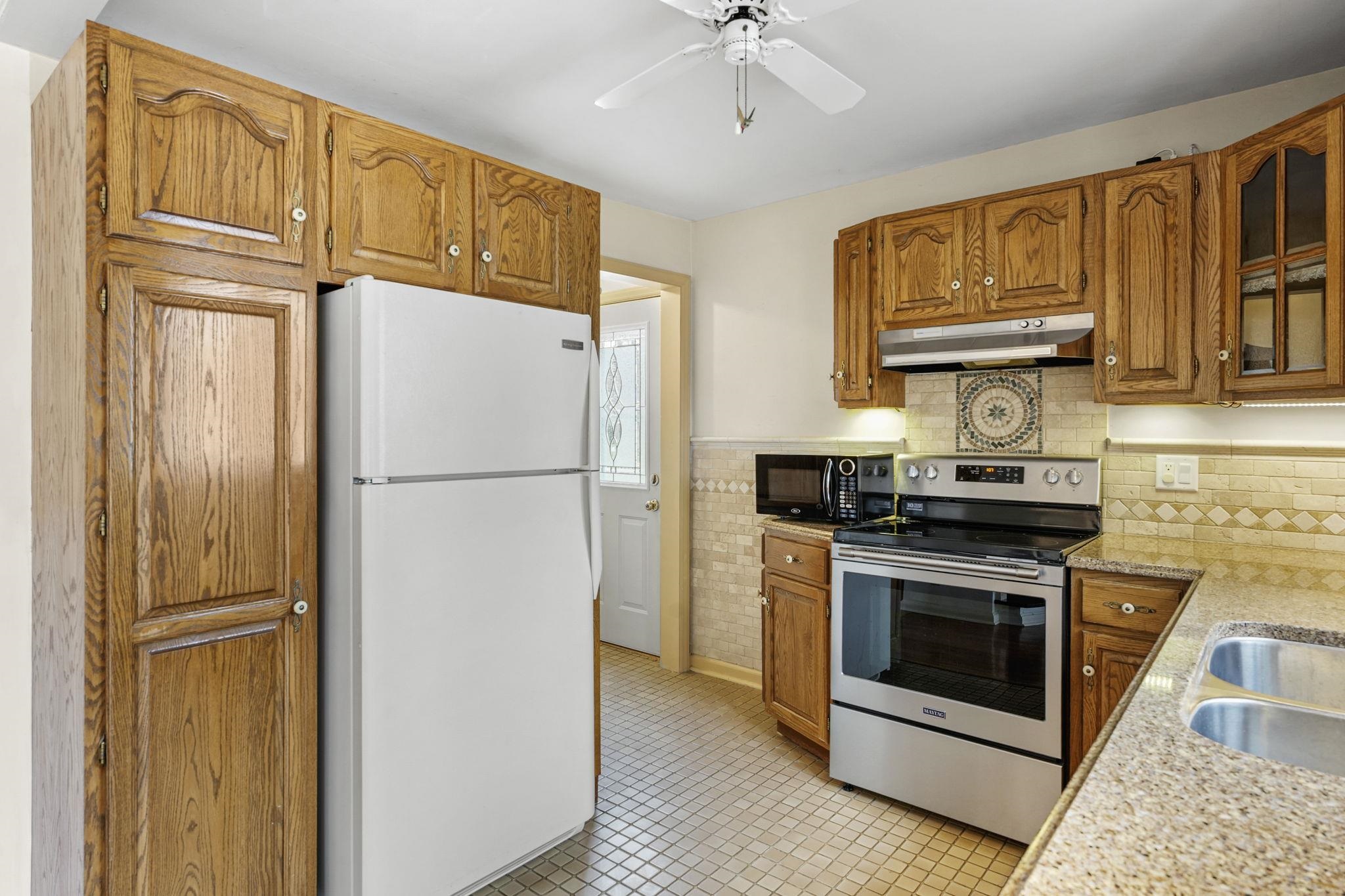 4902 Rothman Place Monona, WI 53716 - Photo 12 of 57
