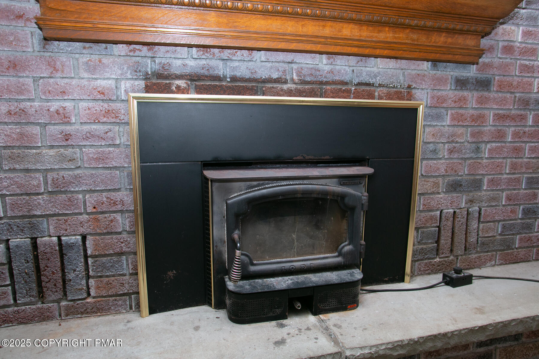 202 Norton Road Stroudsburg, PA 18360 - Photo 11 of 35 a close view of a fireplace