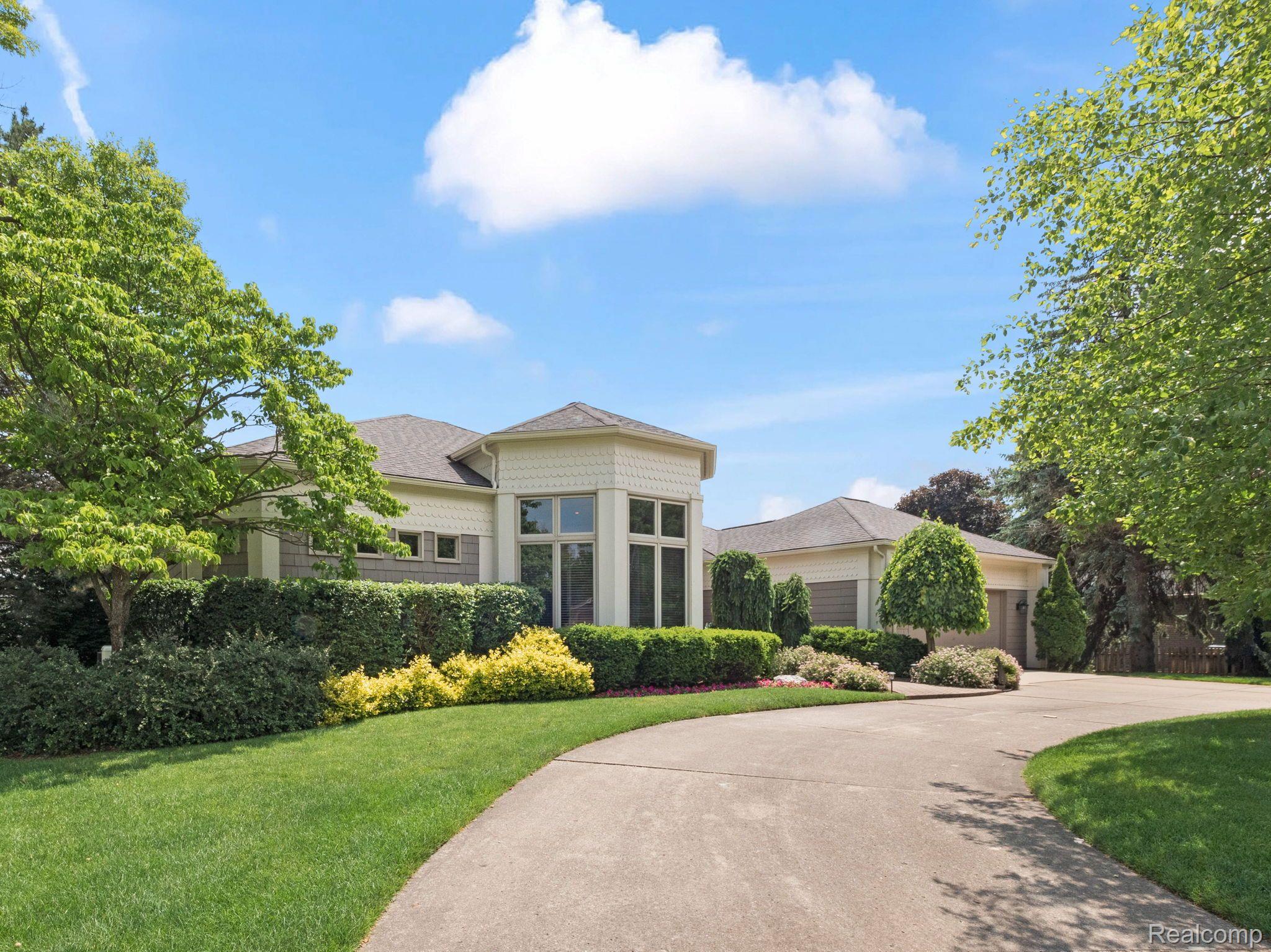 259 Pine Tree Road Lake Orion, MI 48362 - Photo 1 of 46 Gallery Image 1