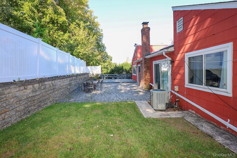 16 Carriage Road Great Neck, NY 11024 - Photo 30 of 35 Gallery Image 30
