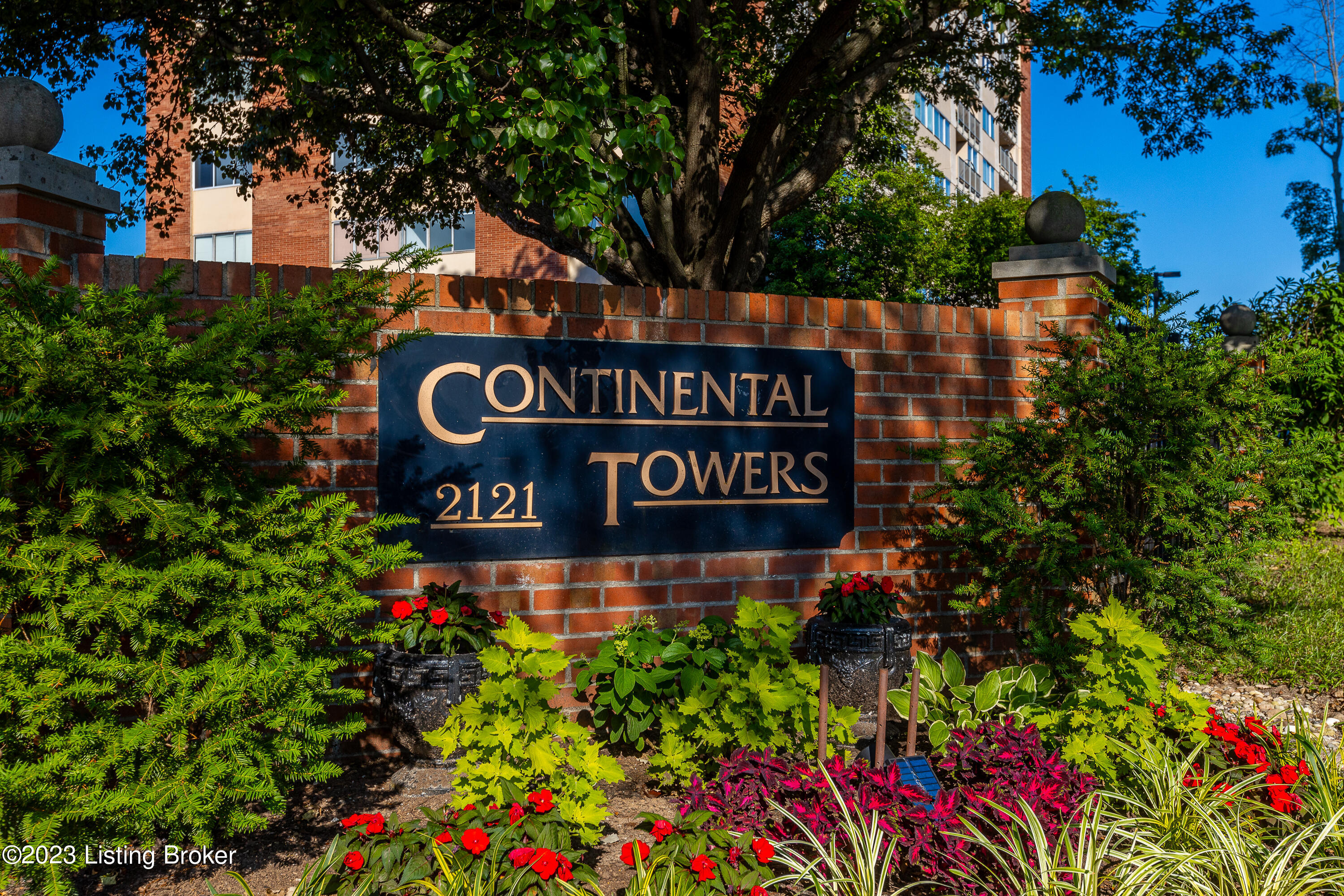 2121 Nicholasville Road, Unit 402 Lexington, KY 40503 - Photo 2 of 39 Entry