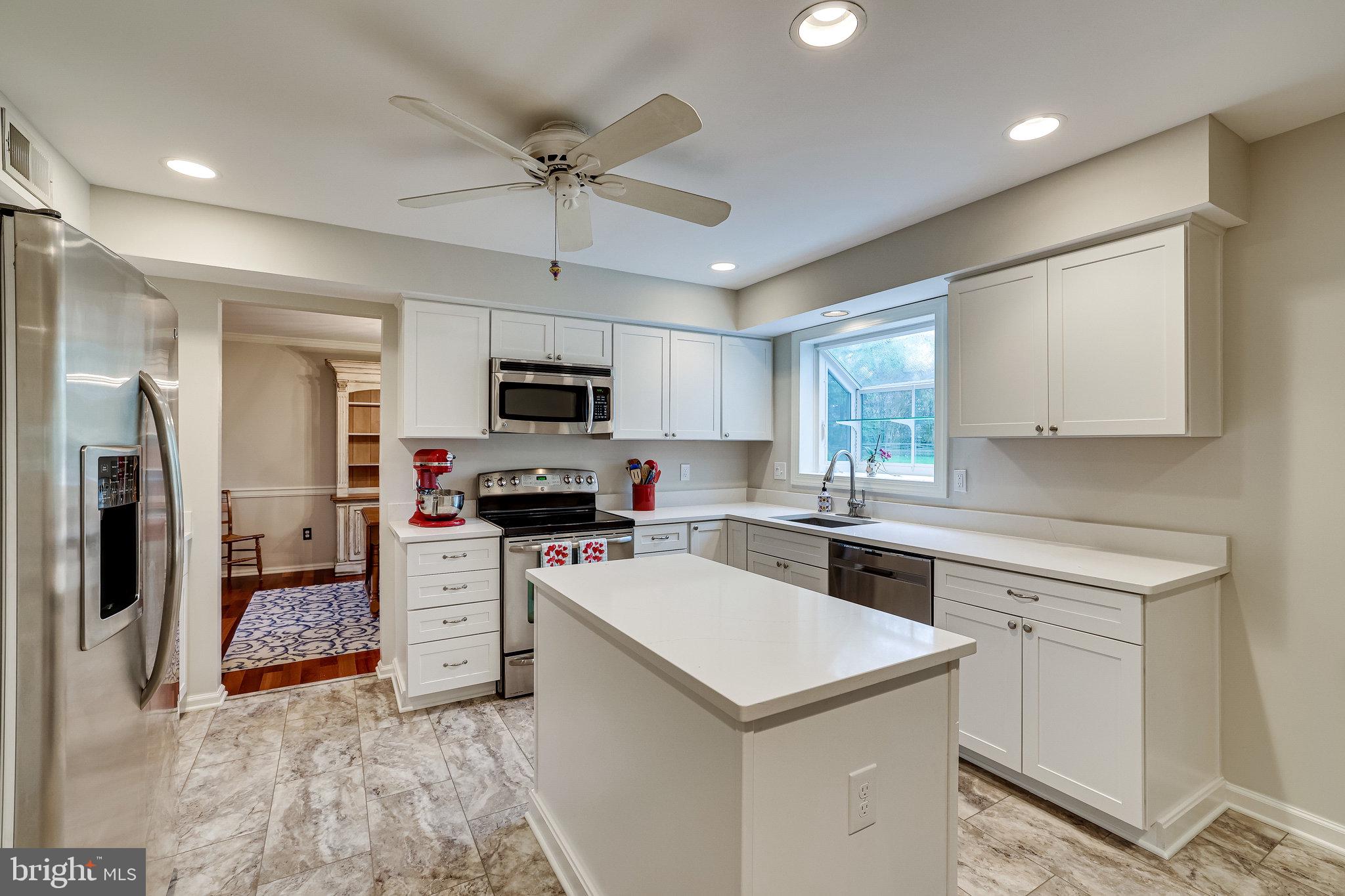 138 Peyton Road Sterling, VA 20165 - Photo 11 of 64 Updated Kitchen