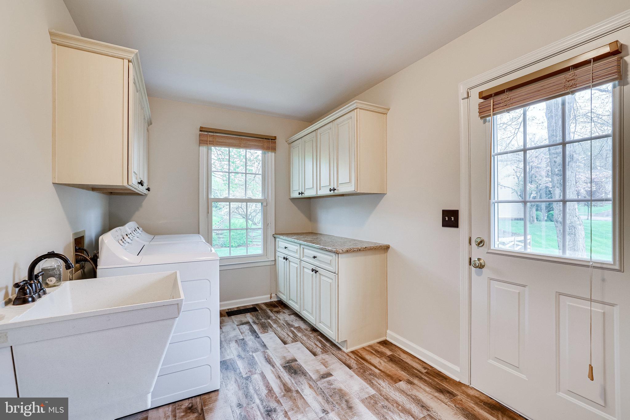 138 Peyton Road Sterling, VA 20165 - Photo 25 of 64 Oversized Laundry Area