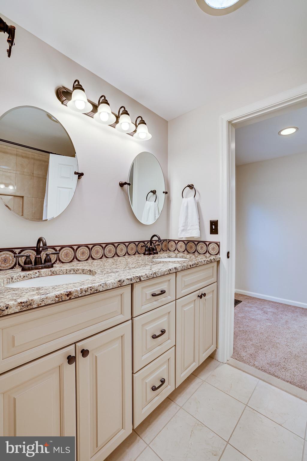 138 Peyton Road Sterling, VA 20165 - Photo 35 of 64 Bathroom off Main Bedroom