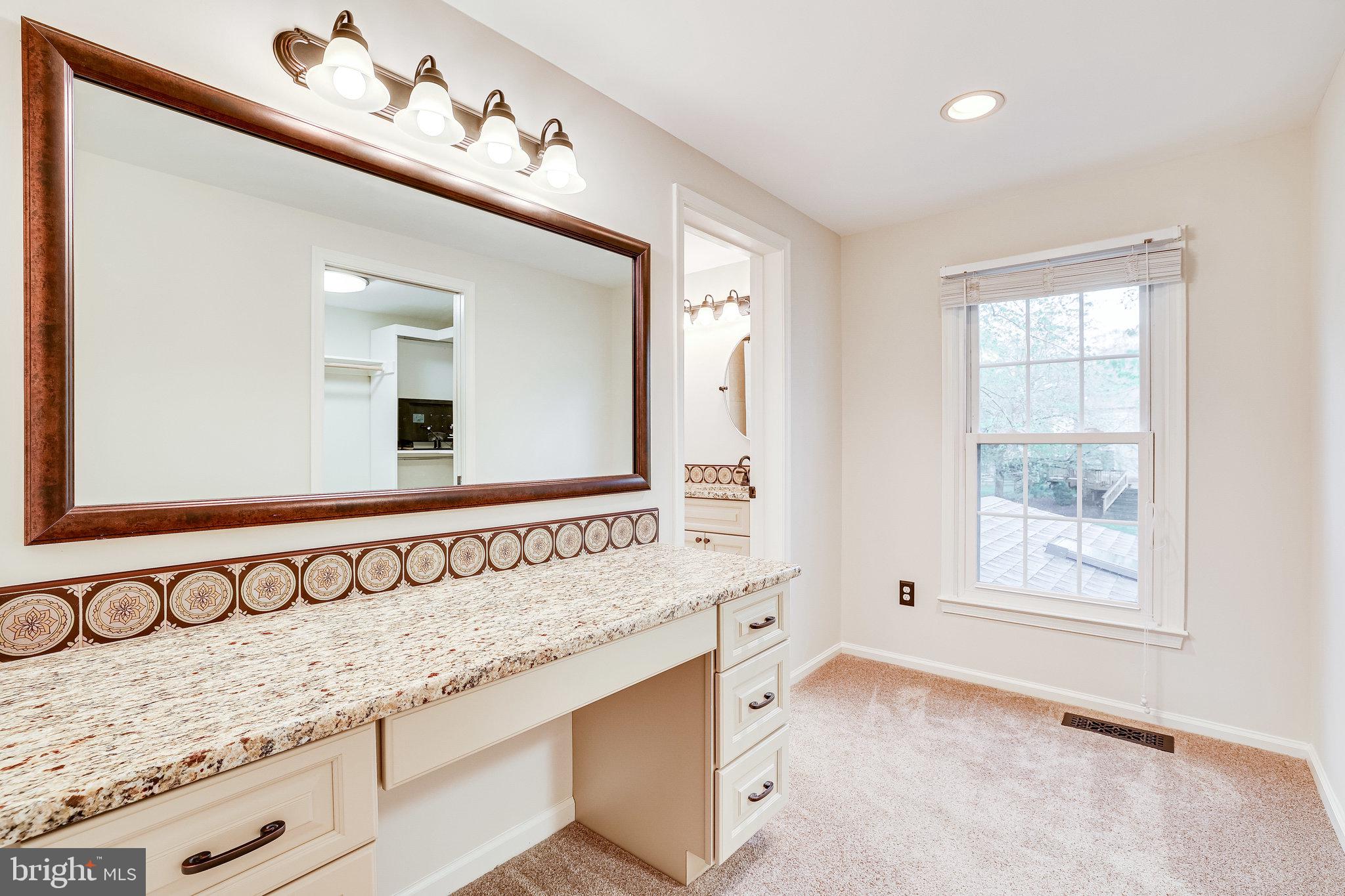 138 Peyton Road Sterling, VA 20165 - Photo 36 of 64 Bathroom off Main Bedroom