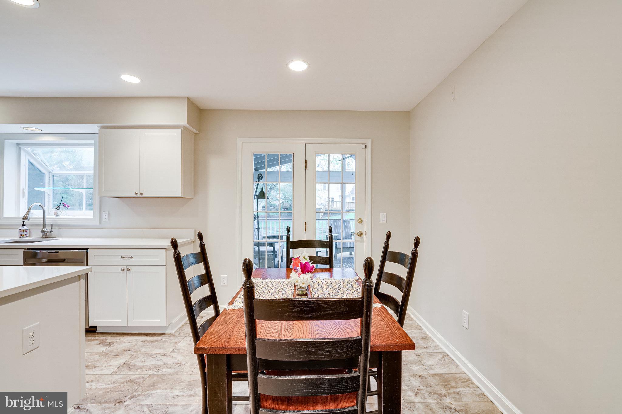 138 Peyton Road Sterling, VA 20165 - Photo 9 of 64 Eat In Kitchen Area