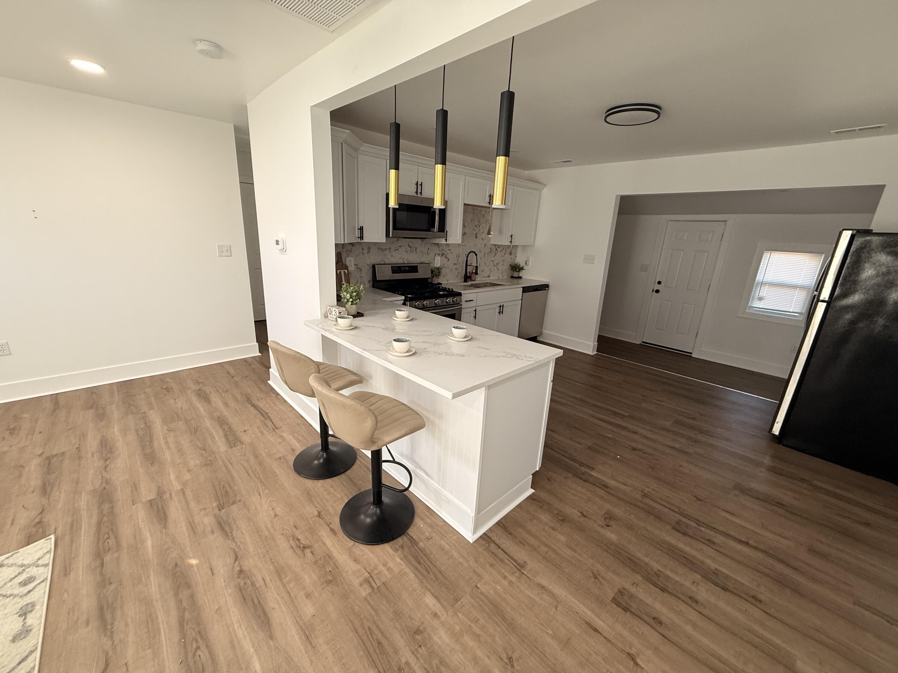 4514 East 10th Avenue Gary, IN 46403 - Photo 2 of 10 3000x2250