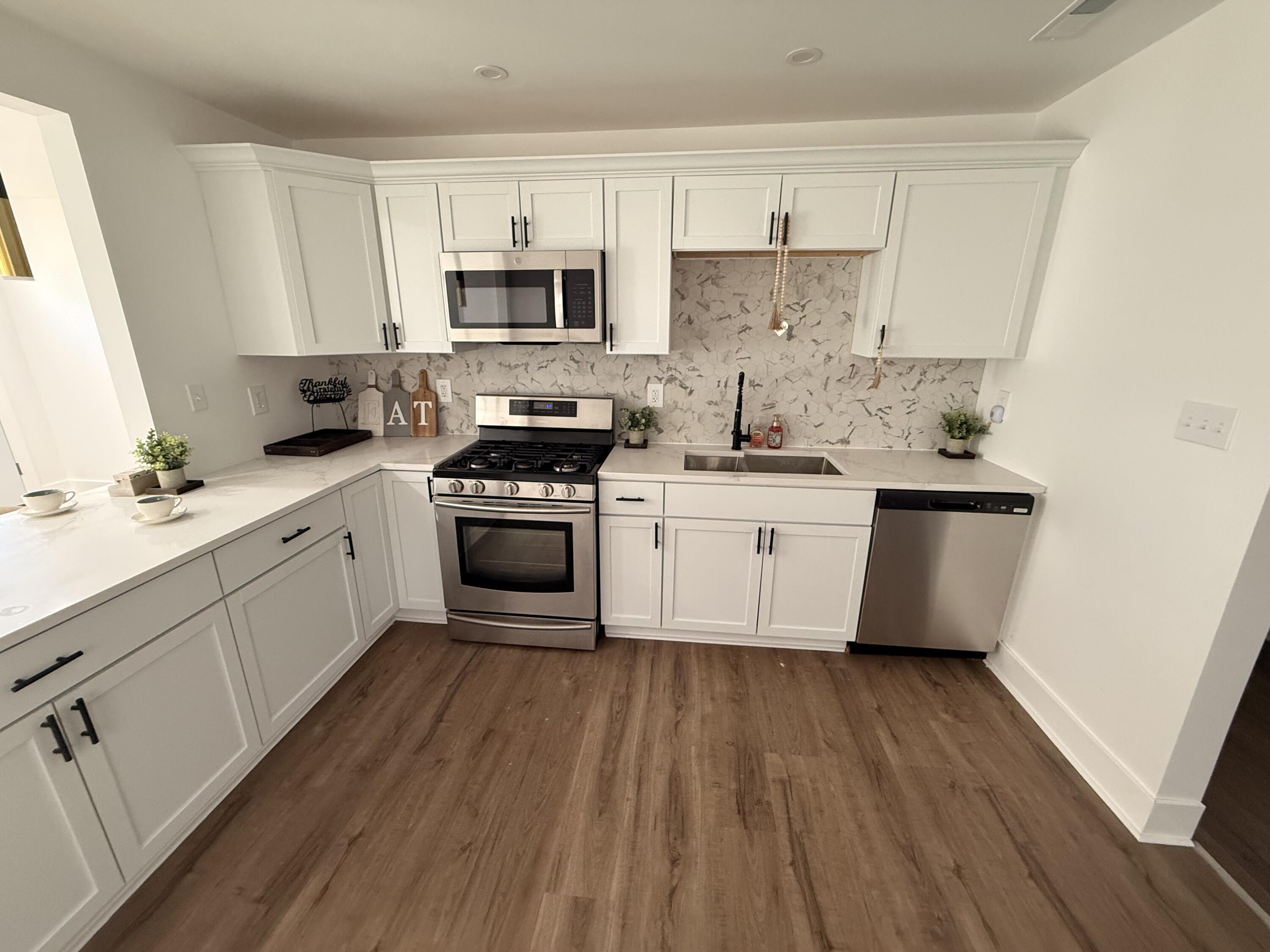 4514 East 10th Avenue Gary, IN 46403 - Photo 3 of 10 3000x2250