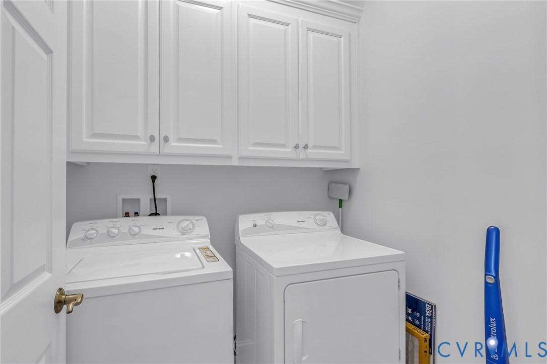 200 Pinetop Road Topping, VA 23169 - Photo 18 of 38 Laundry area featuring independent washer and drye