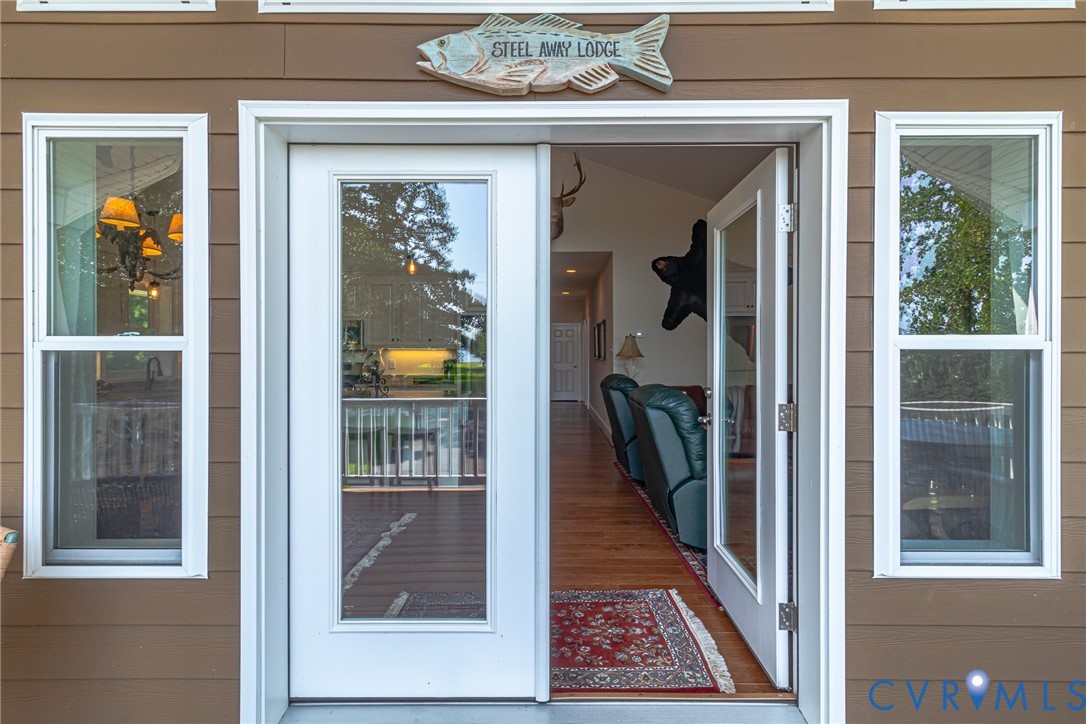 200 Pinetop Road Topping, VA 23169 - Photo 7 of 38 Doorway to living are in the property