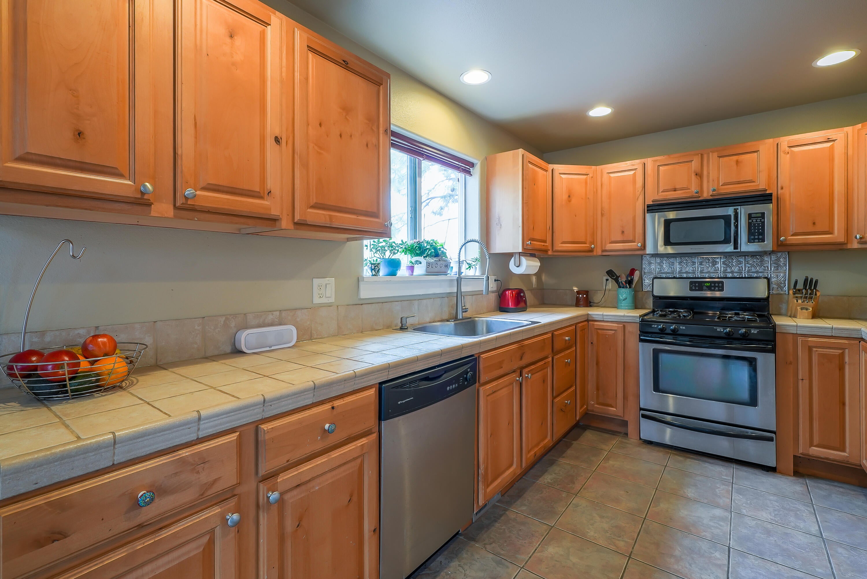20500 Rolen Avenue Bend, OR 97702 - Photo 14 of 52 16-print-DSC03461-HDR