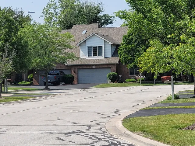 $299,500 | 18324 Pond View Court, Tinley Park, IL 60477