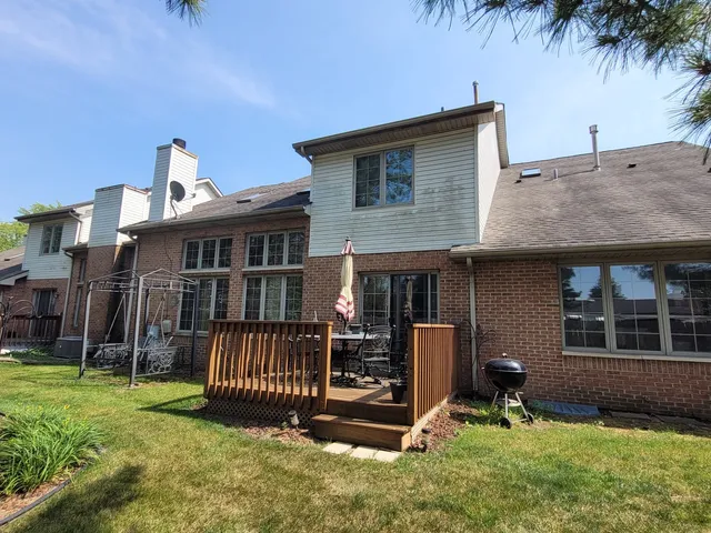 $299,500 | 18324 Pond View Court, Tinley Park, IL 60477