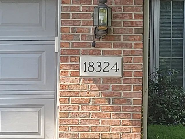 $299,500 | 18324 Pond View Court, Tinley Park, IL 60477