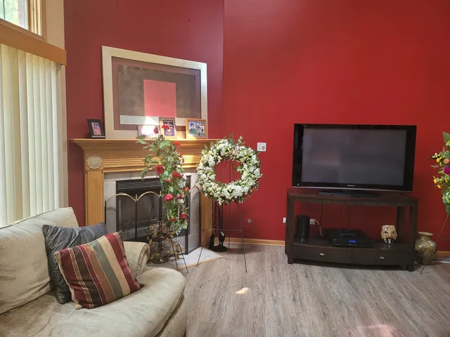 $299,500 | 18324 Pond View Court, Tinley Park, IL 60477