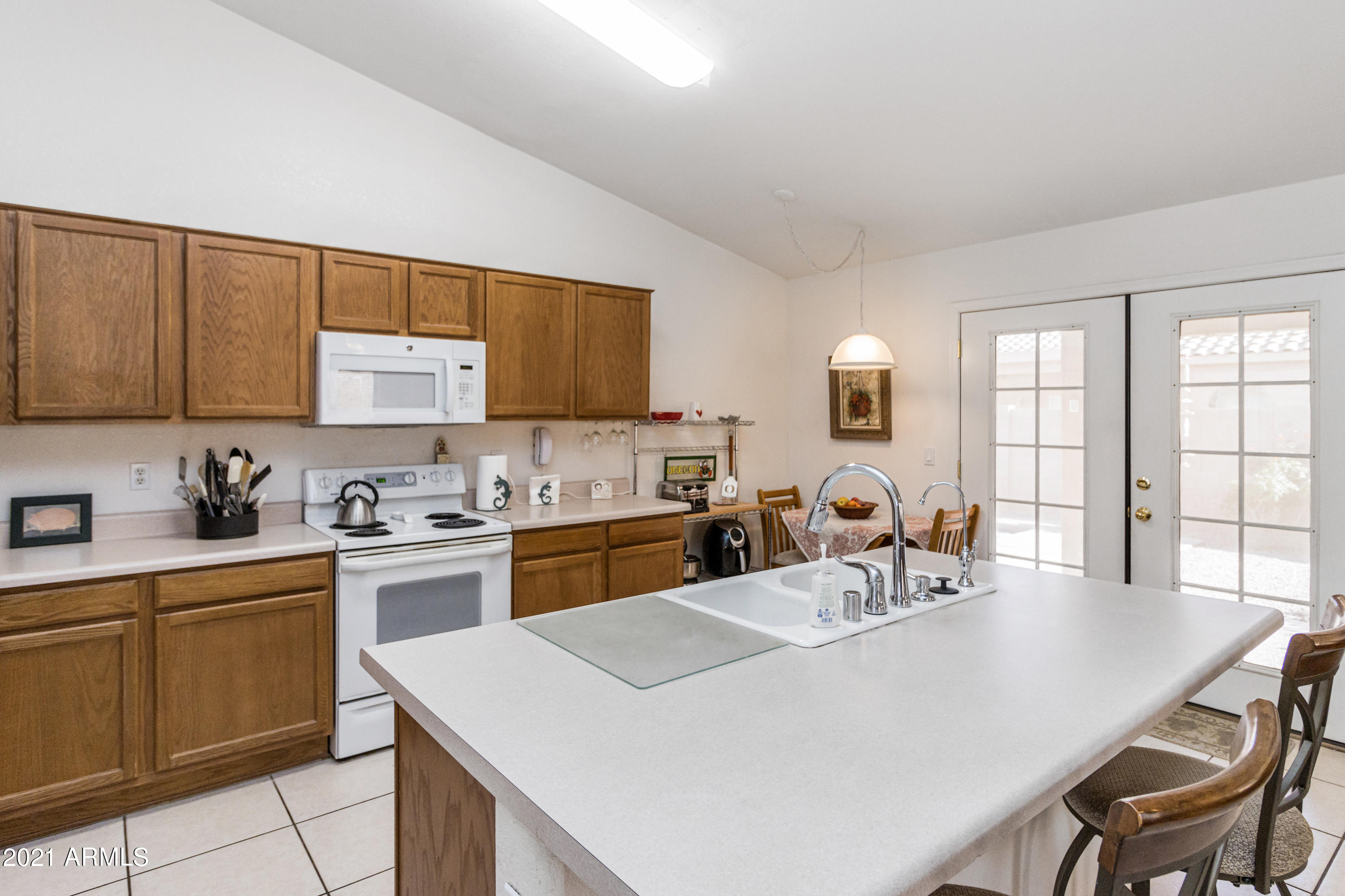 625 East Rancho Viejo Loop Casa Grande, AZ 85122 - Photo 9 of 26 Open, spacious kitchen