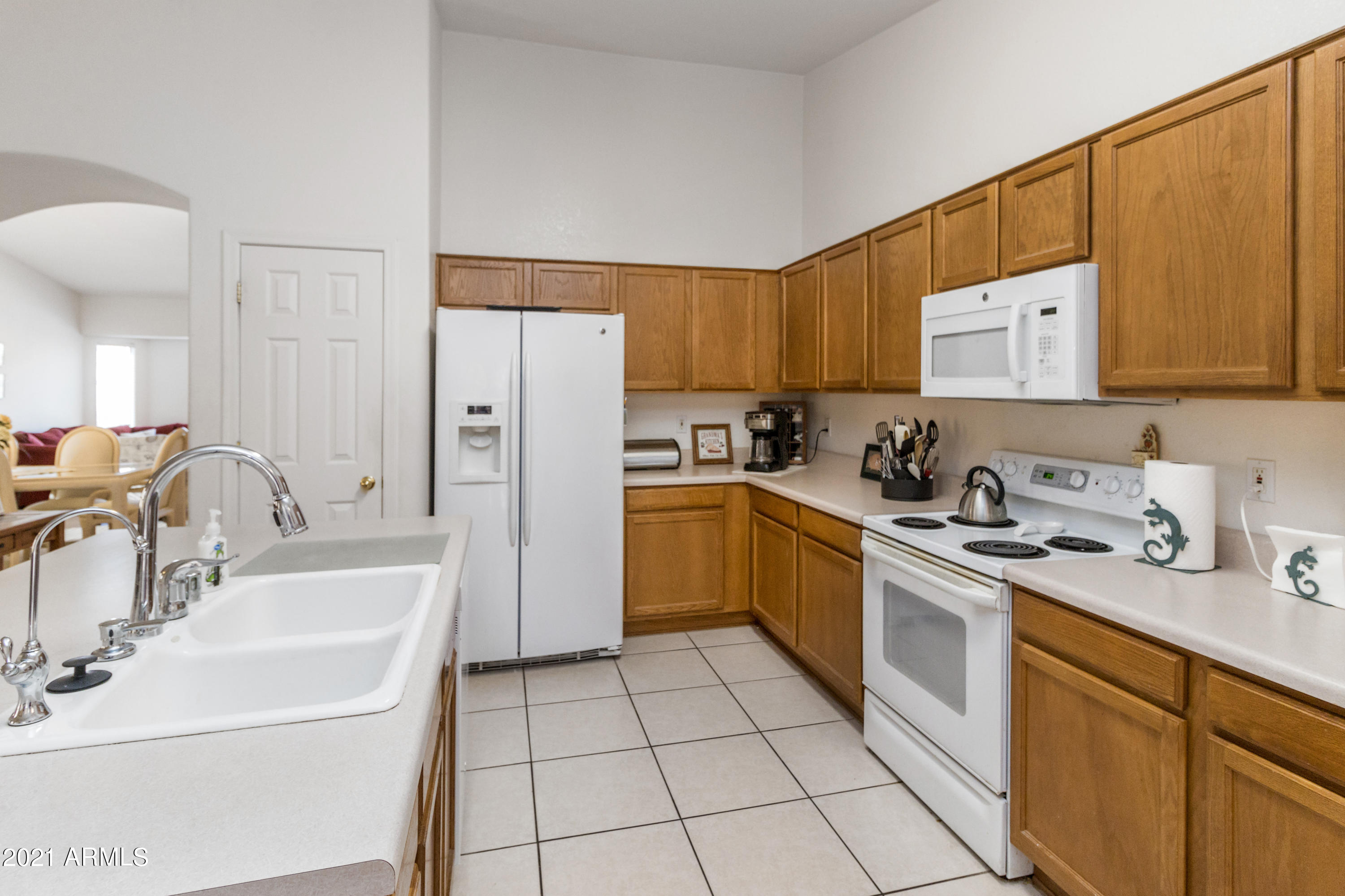 625 East Rancho Viejo Loop Casa Grande, AZ 85122 - Photo 10 of 26 Plenty of cabinets in kitchen
