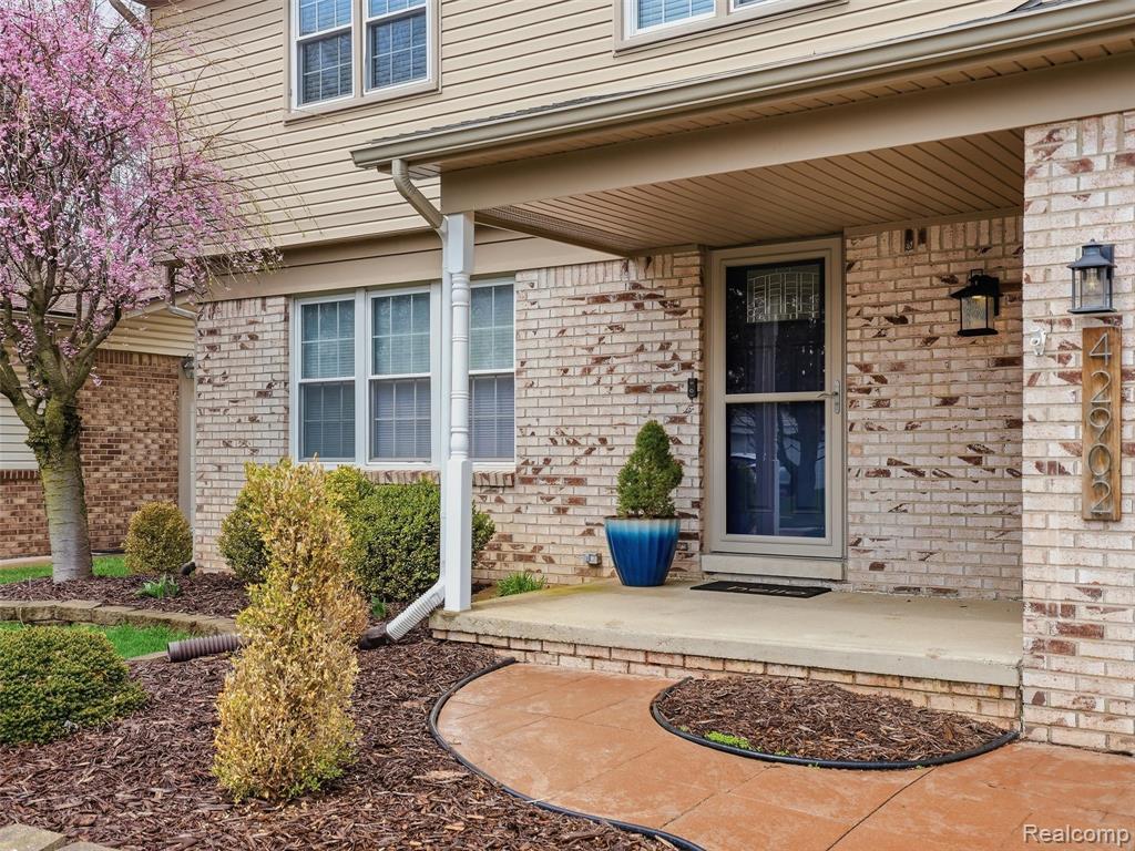 42902 Saxony Road Canton, MI 48187 - Photo 4 of 54 Gallery Image 4