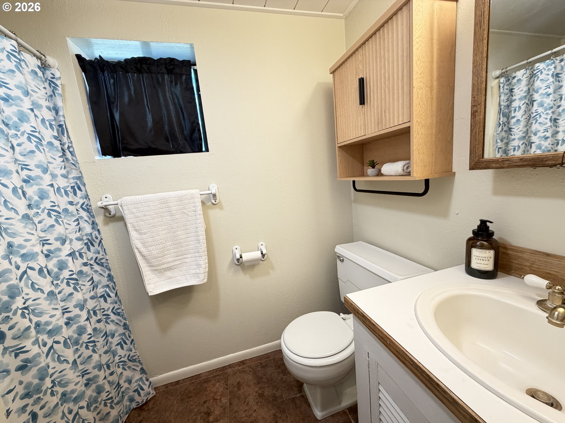 400 Walnut Street La Grande, OR 97850 - Photo 33 of 48 Bathroom