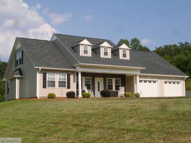 954 Carson Road Pilot Mountain, NC 27041 - Photo 3 of 16 Exterior Front.