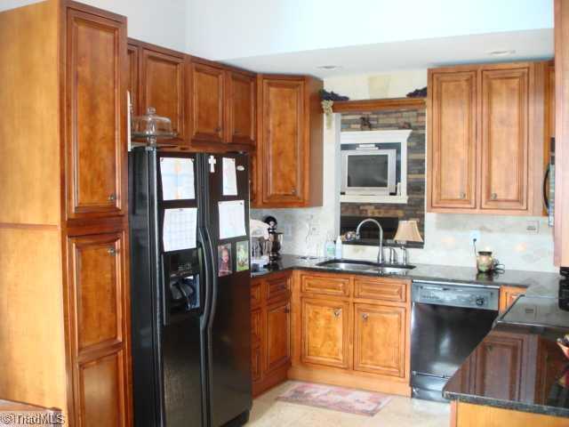954 Carson Road Pilot Mountain, NC 27041 - Photo 4 of 16 Kitchen.