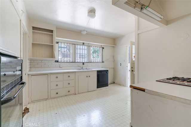 a view of utility room