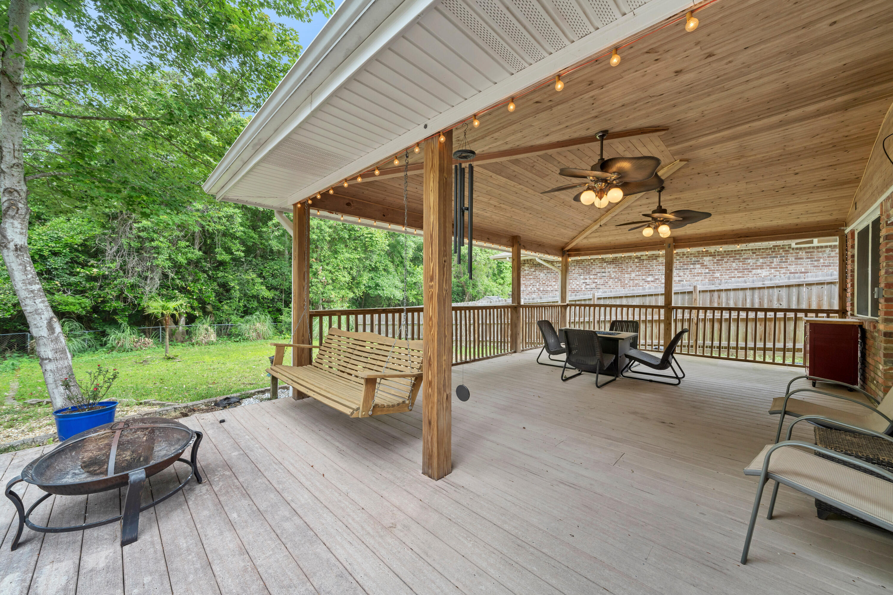 4 Roundabend Road Shalimar, FL 32579 - Photo 14 of 36 a view of a patio with a table chairs and a backyard