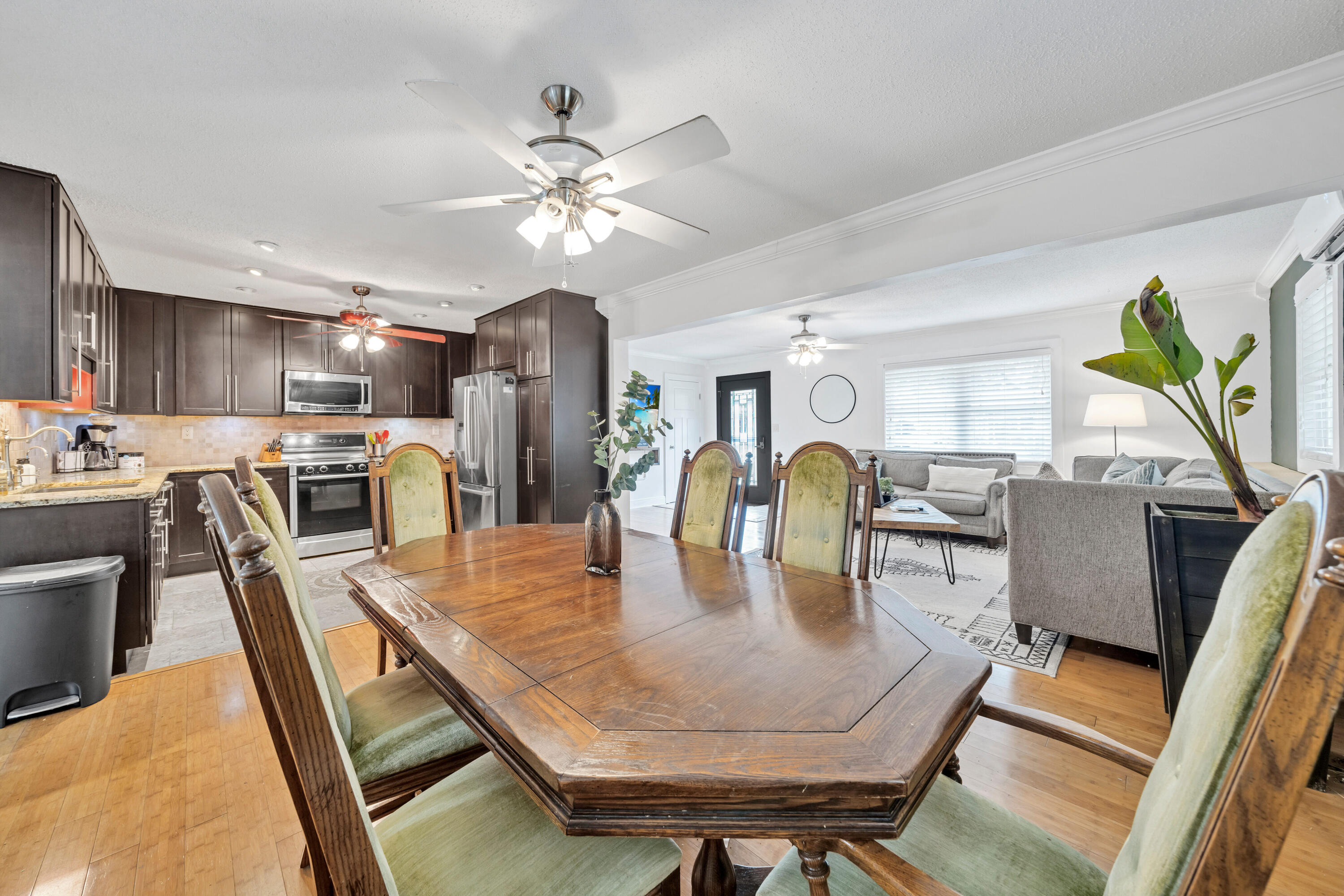 4 Roundabend Road Shalimar, FL 32579 - Photo 23 of 36 a dining room with furniture and wooden floor