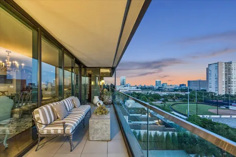 $2,997,000 | 3433 Westheimer Road, Unit 706, Houston, TX 77027