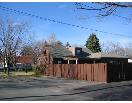22 Lincoln Road Peabody, MA 01960 - Photo 2 of 8 Gallery Image 2