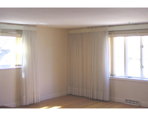 22 Lincoln Road Peabody, MA 01960 - Photo 3 of 8 Gallery Image 3