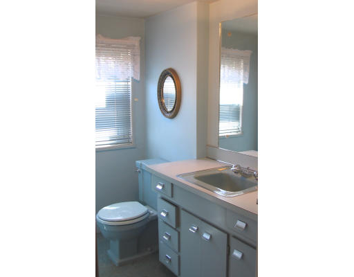 22 Lincoln Road Peabody, MA 01960 - Photo 6 of 8 Gallery Image 6