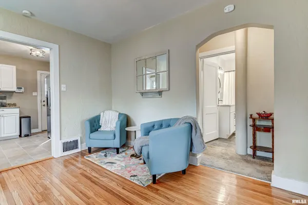 $164,900 | 1833 South Douglas Avenue, Springfield, IL 62704