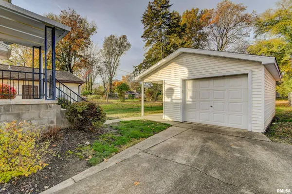 $164,900 | 1833 South Douglas Avenue, Springfield, IL 62704