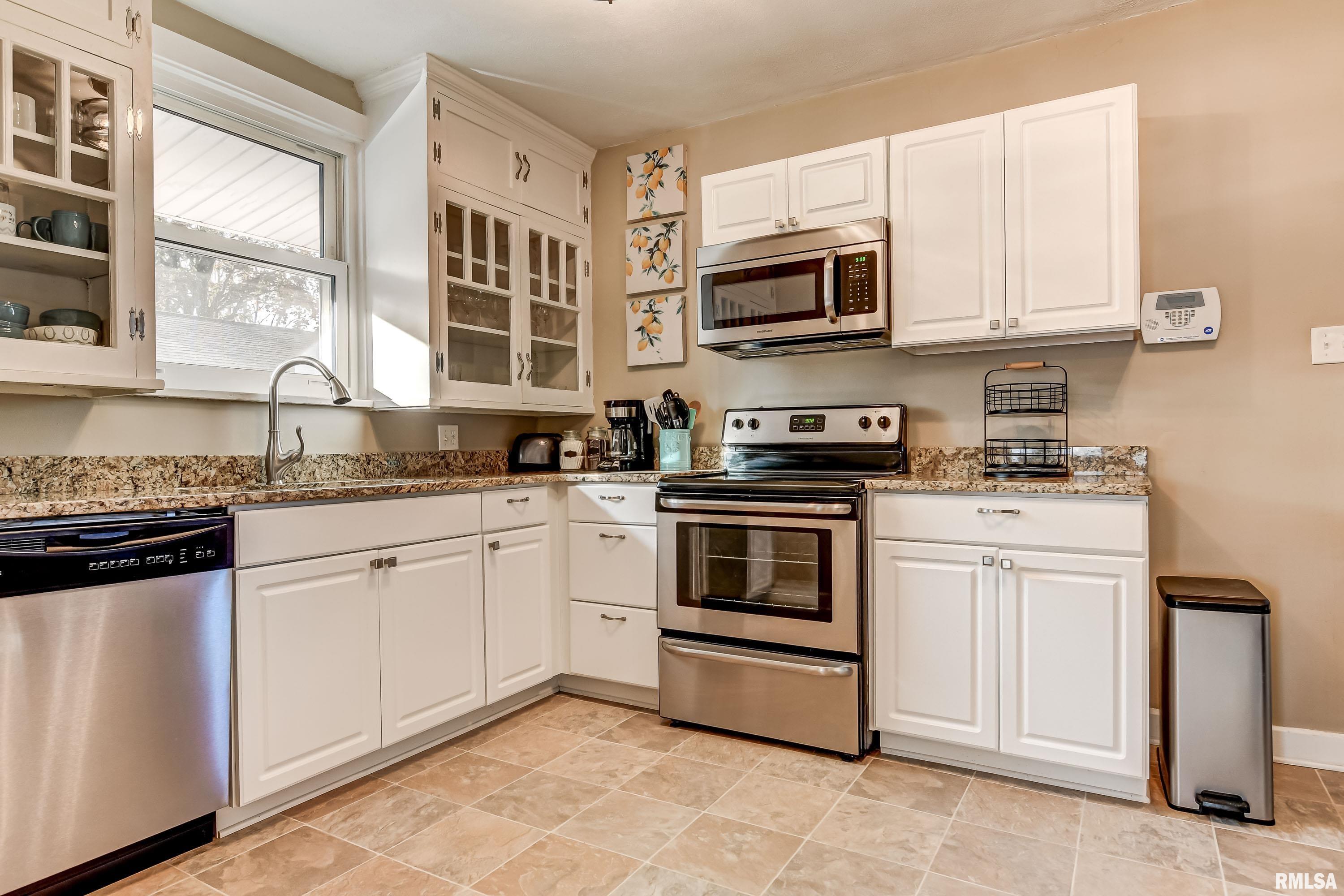 1833 South Douglas Avenue Springfield, IL 62704 - Photo 7 of 29
