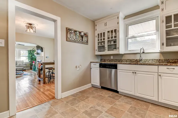 $164,900 | 1833 South Douglas Avenue, Springfield, IL 62704