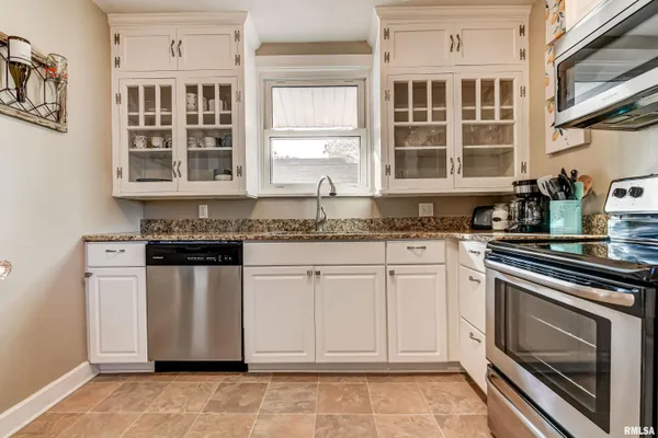 $164,900 | 1833 South Douglas Avenue, Springfield, IL 62704