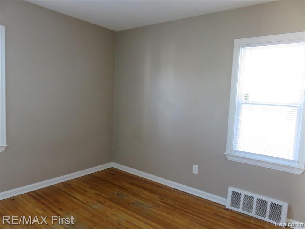 21740 Rausch Avenue Eastpointe, MI 48021 - Photo 14 of 25