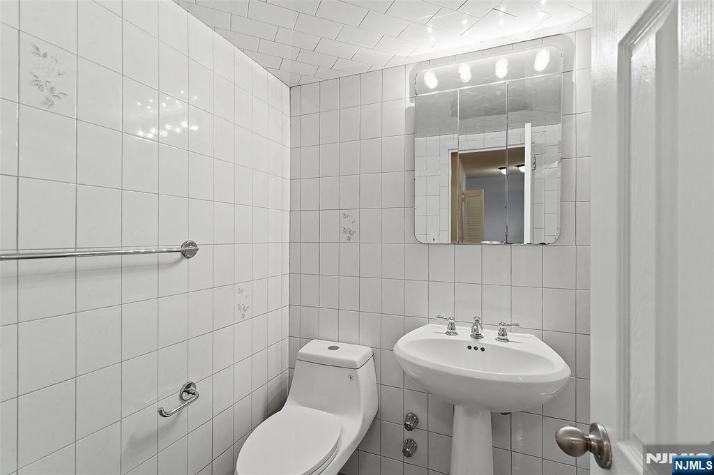 301 Beech Street, Unit 5F Hackensack, NJ 07601 - Photo 15 of 21