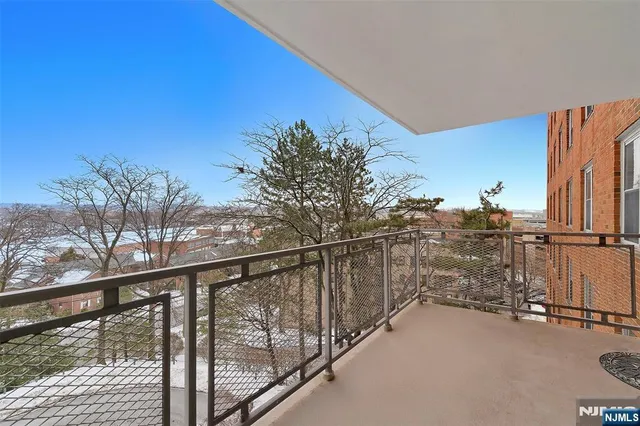 $2,300 | 301 Beech Street, Unit 5F, Hackensack, NJ 07601