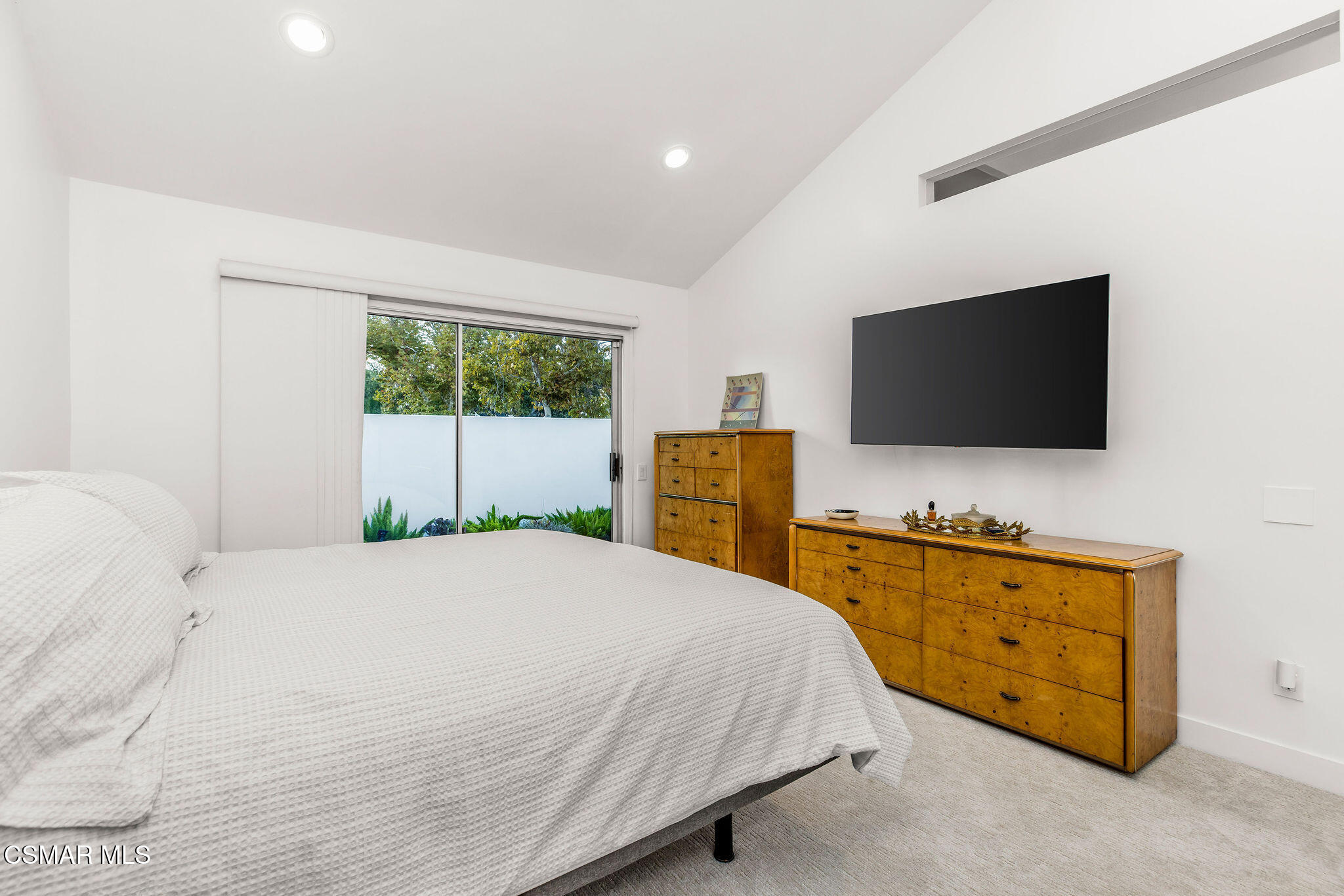 4516 Knightsgate Road Westlake Village, CA 91361 - Photo 15 of 42 Primary Bedroom