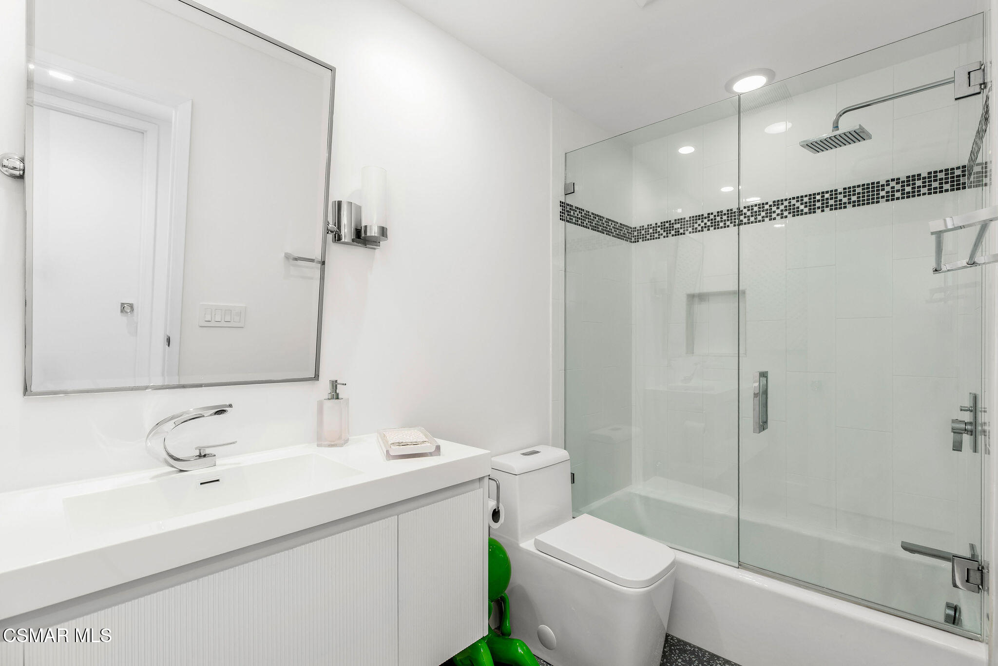 4516 Knightsgate Road Westlake Village, CA 91361 - Photo 20 of 42 Secondary Bathroom