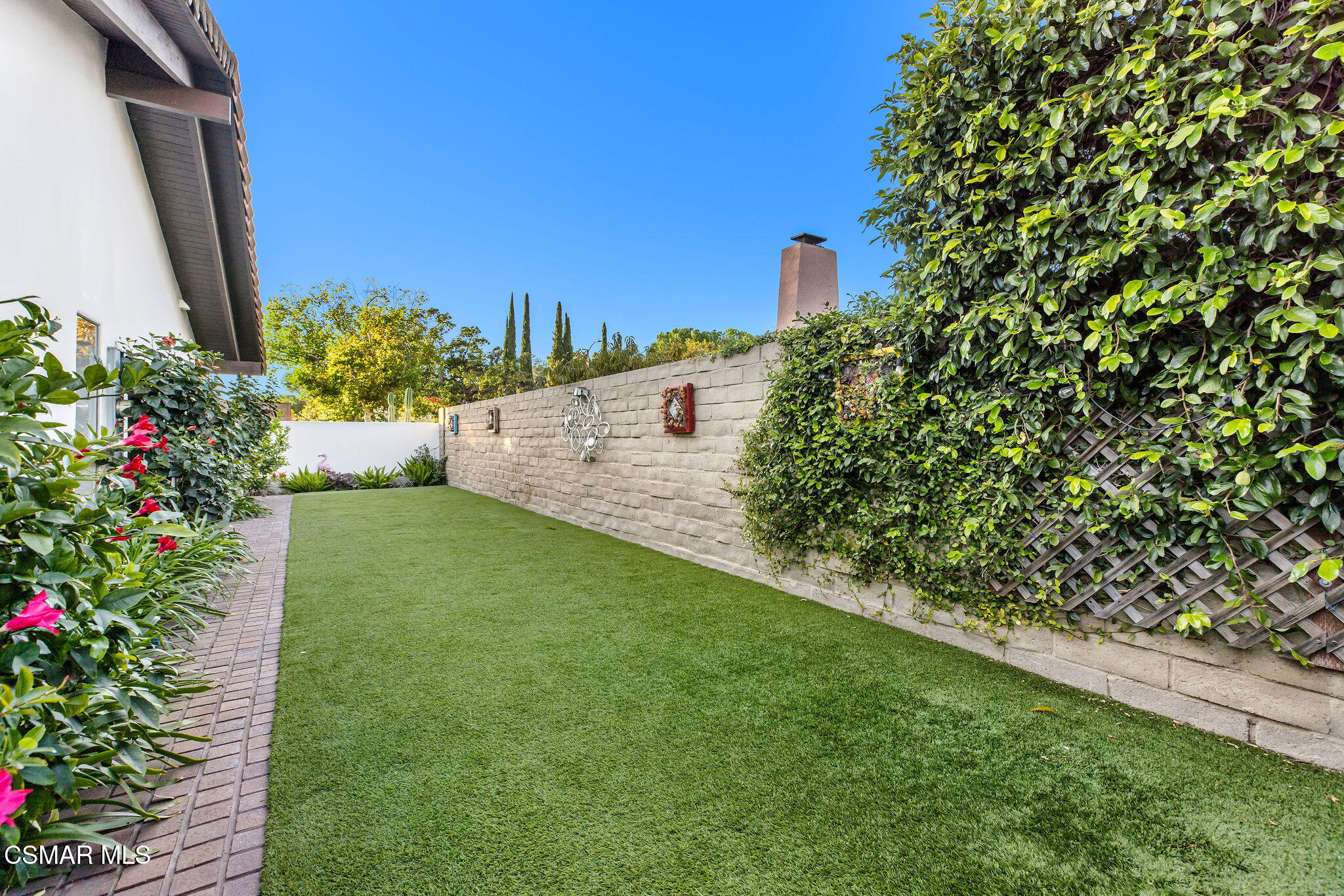 4516 Knightsgate Road Westlake Village, CA 91361 - Photo 31 of 42 Side Yard