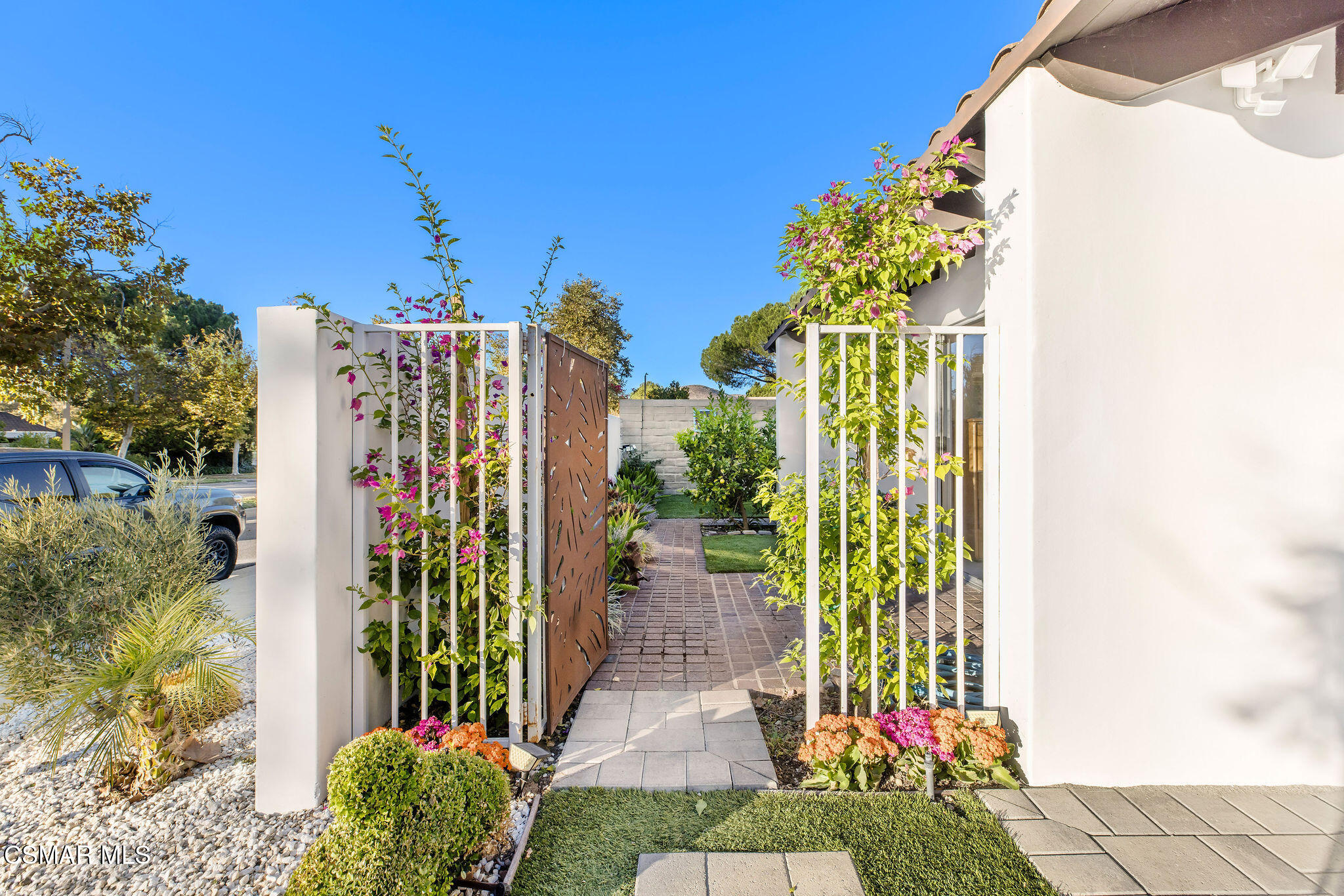 4516 Knightsgate Road Westlake Village, CA 91361 - Photo 32 of 42 Side Yard Entry