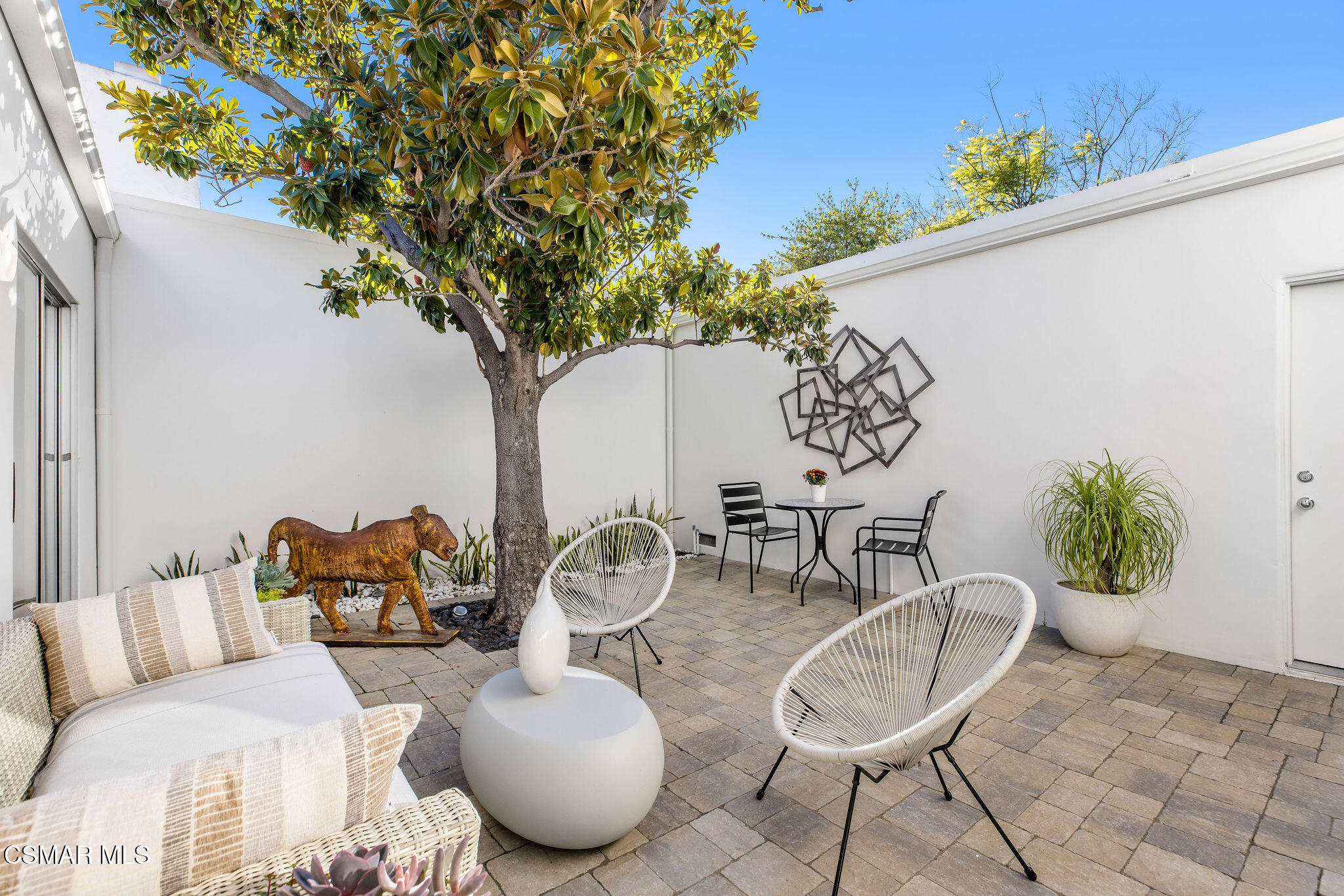 4516 Knightsgate Road Westlake Village, CA 91361 - Photo 7 of 42 Interior Patio