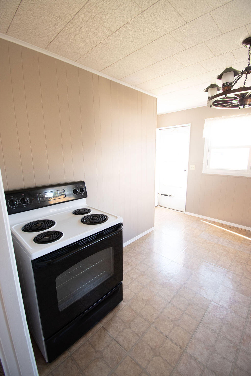 911 South Burnett Road Springfield, OH 45505 - Photo 10 of 22 Gallery Image 10